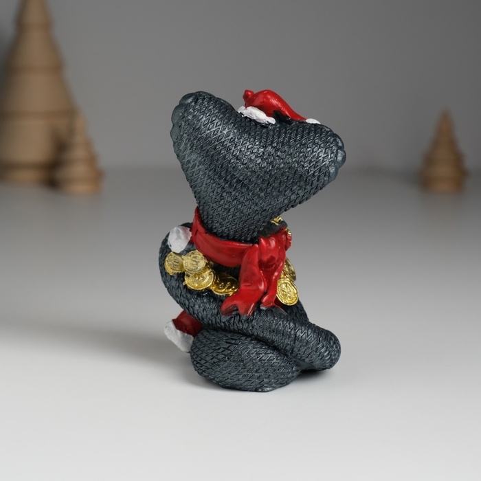 Сувенир полистоун Сувенир полистоун "Змея тёмная в красной шапке и шарфике с монетками" МИКС 6,2х4,7х9 см