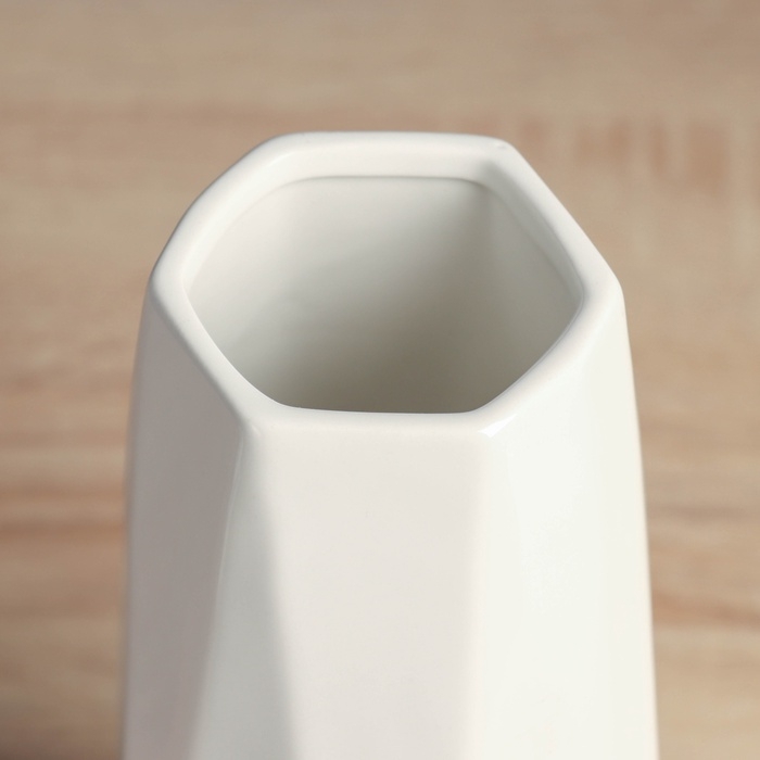 Керамическая ваза декоративная настольная «Герберт», для цветов, сухоцветов, d-7 см, 24×10 см, белый Керамическая ваза декоративная настольная «Герберт», для цветов, сухоцветов, d-7 см, 24×10 см, белый