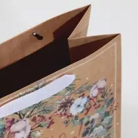 Пакет подарочный новогодний крафтовый квадратный «С теплом и заботой», 22 х 22 х 11 см
