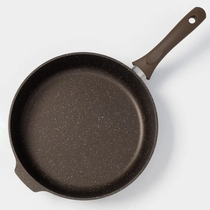 Сковорода KUKMARA &laquo;Мраморная&raquo;, d=28 см, пластиковая ручка, антипригарное покрытие, литой алюминий, коричневая