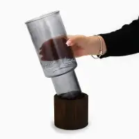 Ваза для цветов с деревянной подставкой из темного стекла, 25.5&times;10 см, 1.25 литра