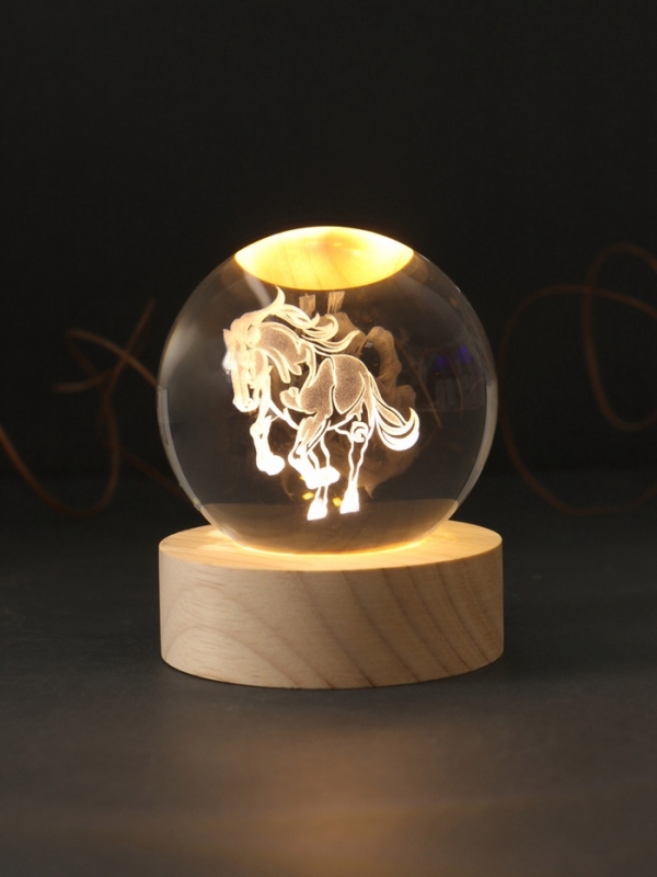 Сувенир стекло подсветка "Шар. Конь" d=6 см подставка дерево, USB