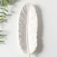 Подставка для мелочей &laquo;Перо&raquo;, гипс под перламутр, 22&times;8&times;3 см