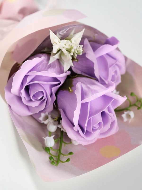 Букет из мыльных лепестков "Розы в подарочной коробке" фиолетовый 7,5х13,8х20,5 см