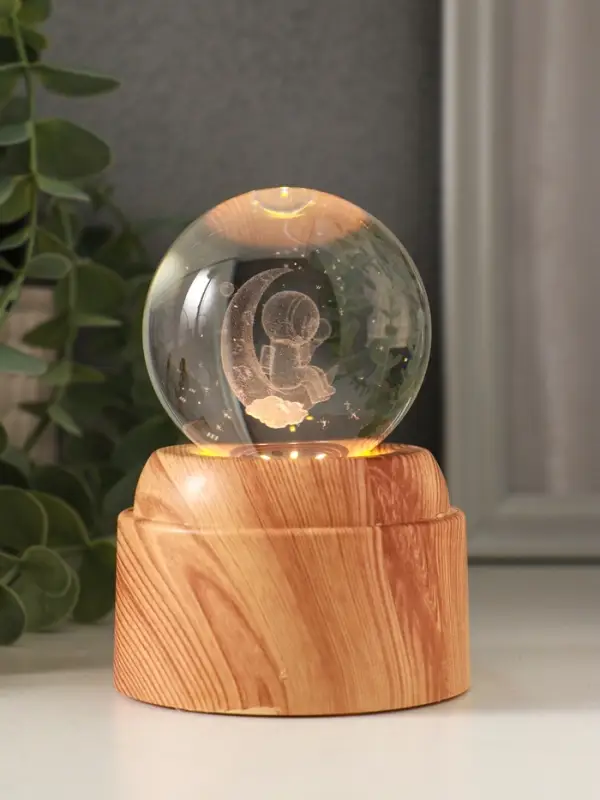 Сувенир стекло свет Сувенир стекло свет "Шар. Космонавт на месяце" 6хLED шар d=6 см, крутится, USB 7х7х10 см