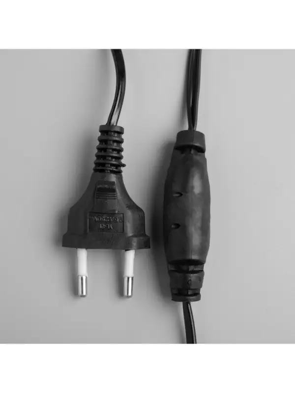 Гирлянда &laquo;Нить&raquo; 10 м с насадками &laquo;Шарики 1.5 см&raquo;, IP44, тёмная нить, 100 LED, свечение бело-синее, мигание, 220 В