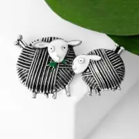 Брошь «Овечки пара», цвет белый в чернёном серебре Брошь «Овечки пара», цвет белый в чернёном серебре