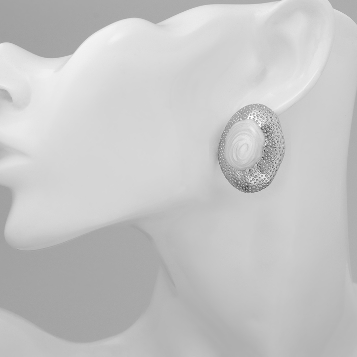 Серьги с жемчугом &laquo;Абстракция&raquo; жемчужная ракушка, цвет белый в серебре