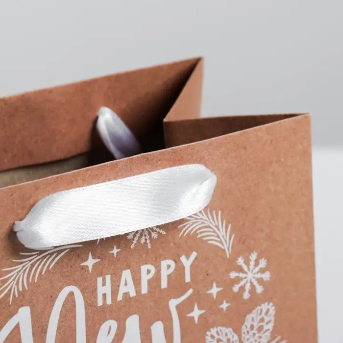 Пакет подарочный новогодний крафтовый квадратный «Новогодний подарок», 14 х 14 х 9 см Пакет подарочный новогодний крафтовый квадратный «Новогодний подарок», 14 х 14 х 9 см