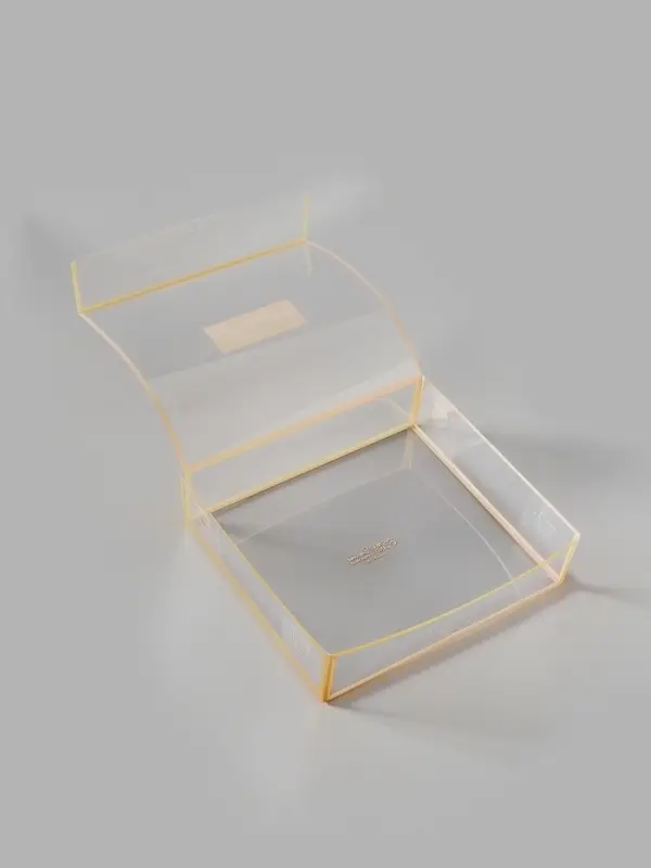 Подарочная коробка с тишью и гирляндой Present, 20 х 18 х 5 см