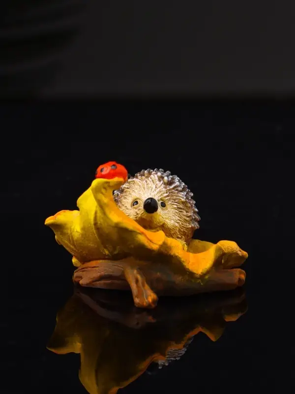 Фигура  Фигура "Ежик с божьей коровкой" 3.7х6х6.5 см