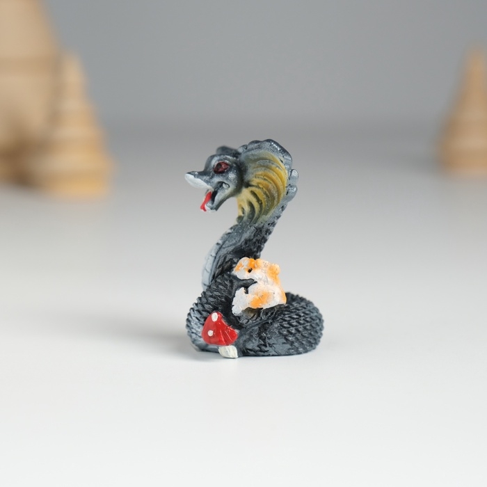 Сувенир полистоун Сувенир полистоун "Змейка тёмная лесная" МИКС 3,1х2,7х4,2 см