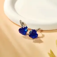 Серьги со стразами &laquo;Сердце&raquo;, мерцание, синие в серебре