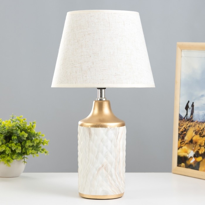 Настольная лампа Настольная лампа "Аннет" E14 40Вт бело-золотой 23х23х41 см RISALUX