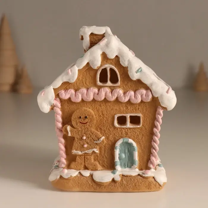 Фигурка светящаяся &laquo;Имбирный домик с печенюшкой&raquo;, 11.2&times;9&times;12.8 см