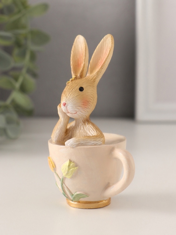 Сувенир полистоун  Сувенир полистоун "Кролик в чашечке с тюльпанами" 6х4,5х10 см