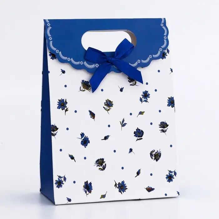 Подарочная коробка - пакет, упаковка с вырубной ручкой, «Цветы» 12×6×16 см Подарочная коробка - пакет, упаковка с вырубной ручкой, «Цветы» 12×6×16 см