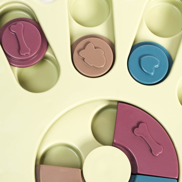 Игрушка интеллектуальная для лакомств  Игрушка интеллектуальная для лакомств "Лапа", 14 х 13,5 х 3 см, зелёная