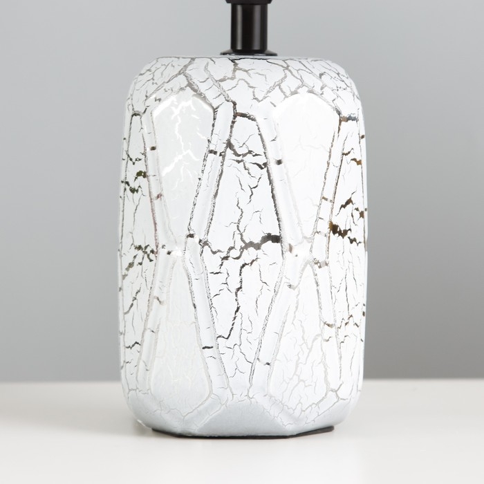 Настольная лампа Настольная лампа "Анде" Е14 40Вт бело-серебристый 20х20х33 см RISALUX