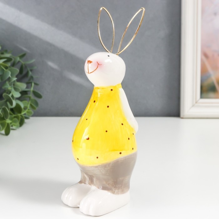 Сувенир керамика Сувенир керамика "Зайчик в жёлтой футболке в горошек" 7,5х11х17,4 см