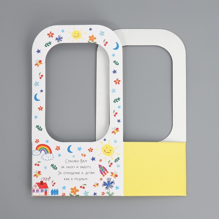 Коробка-переноска для цветов «Любимому воспитателю», 17 × 12 × 32 см Коробка-переноска для цветов «Любимому воспитателю», 17 × 12 × 32 см