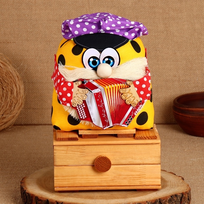 Оберег Оберег "Домовой Санёк", на сундуке, 29 х 20 см