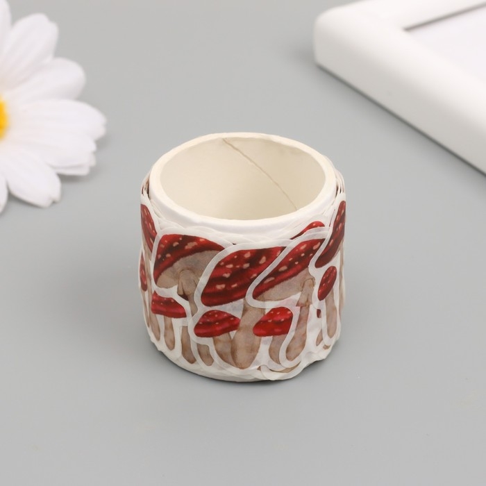 Наклейка бумага Наклейка бумага "Мухоморы" d=3 см 100 шт в рулоне 3,5х3,5 см