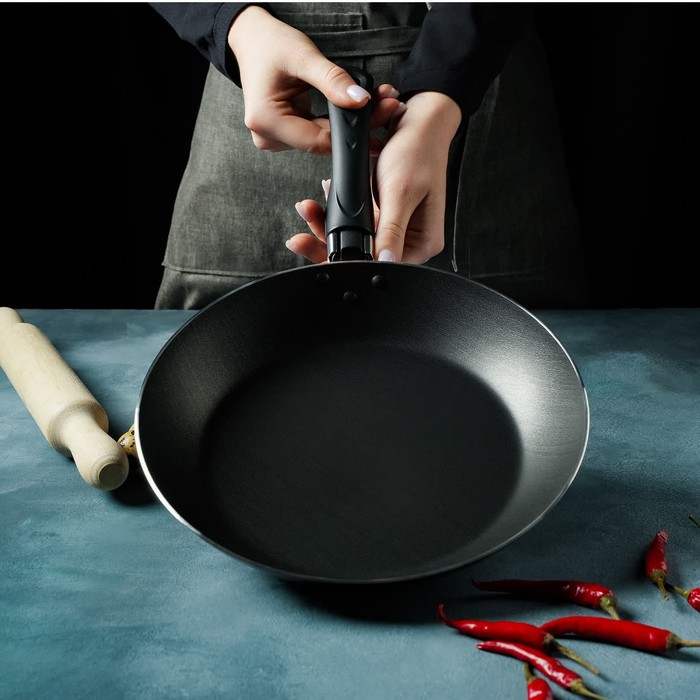 Сковорода Доляна Promo, d=24 см, h= 4 см, пластиковая ручка, антипригарное покрытие, цвет бордовый Сковорода Доляна Promo, d=24 см, h= 4 см, пластиковая ручка, антипригарное покрытие, цвет бордовый