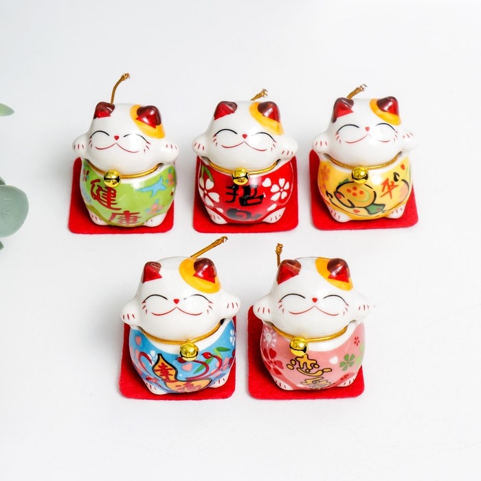 Сувенир керамика Сувенир керамика "Манэки-нэко в костюмчике" 4,5х3,6х4,6 см набор 5 шт