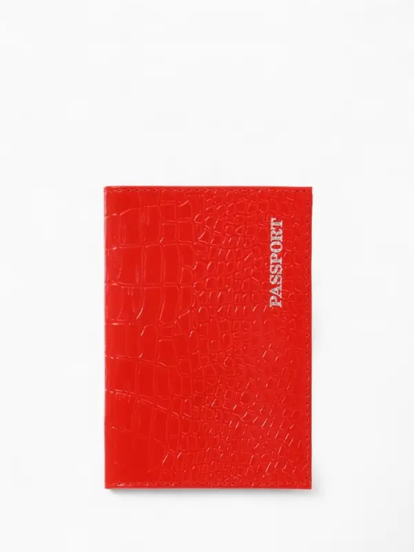 Обложка для паспорта, фактура крокодил, тиснение серебряной фольгой, красная