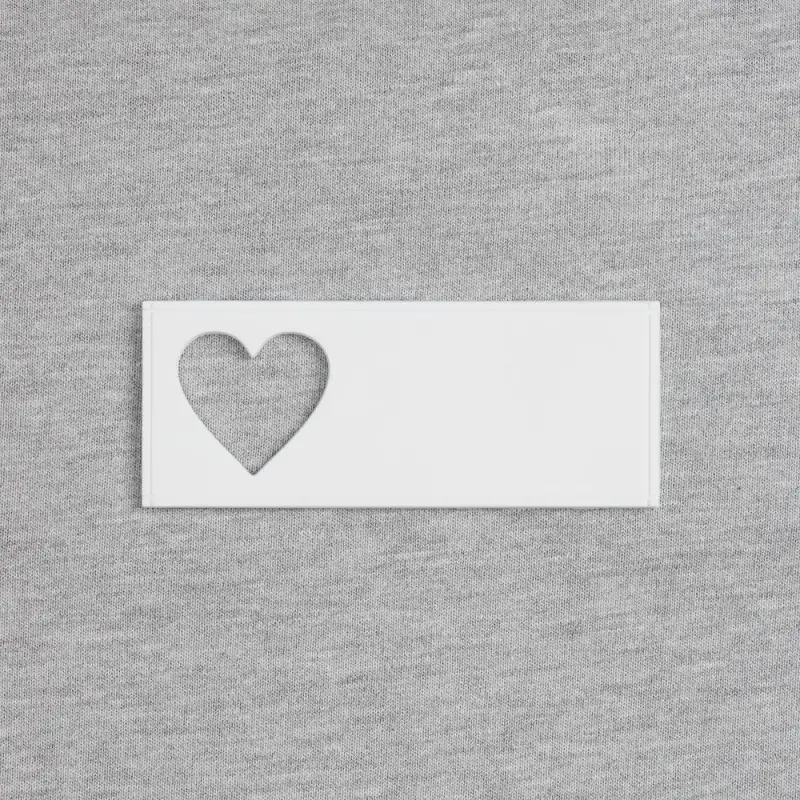 Лейбл из ПВХ с вырубкой «Сердце», белый