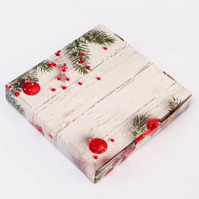 Подарочная коробка сборная с окном «Новогодние веточки», 16×16×3 см Подарочная коробка сборная с окном «Новогодние веточки», 16×16×3 см