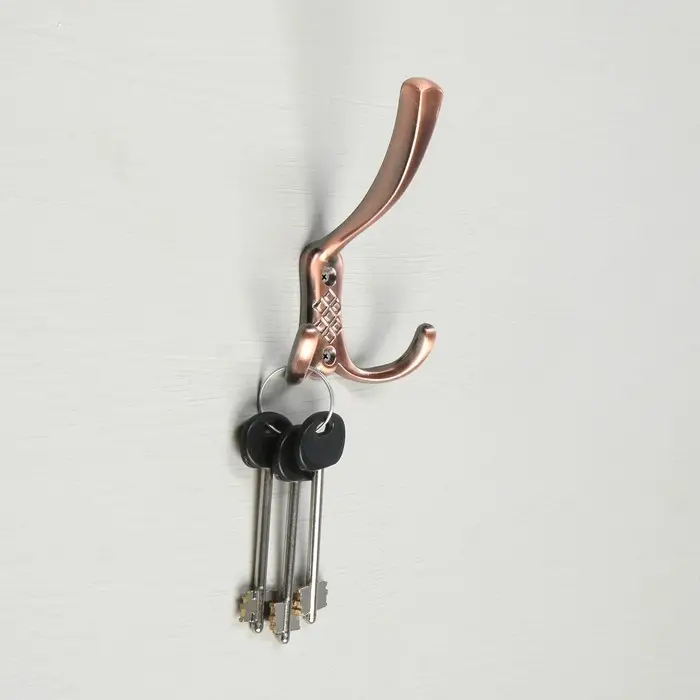 Крючок мебельный ТУНДРА TKT003, трехрожковый, медь