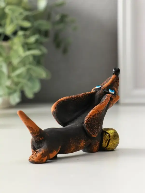 Фигурка полистоун &laquo;Такса с мячом&raquo;, 4.5&times;9&times;4.3 см