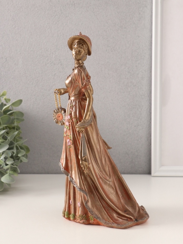 Сувенир полистоун  Сувенир полистоун "Дама в платье со шлейфом, с сумочкой, в шляпке" 14х11х26 см