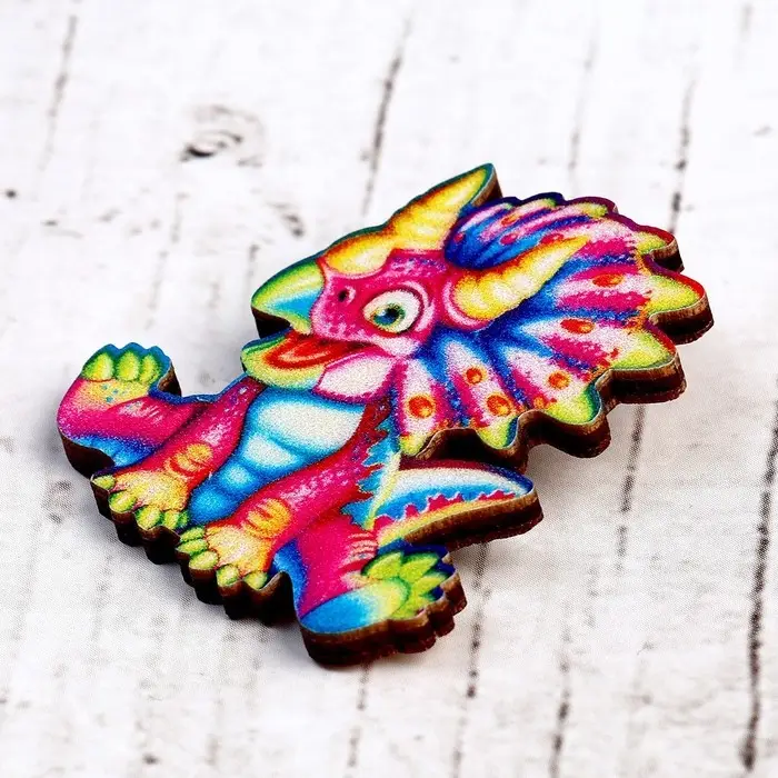 Деревянный значок «Трицератопс» Деревянный значок «Трицератопс»