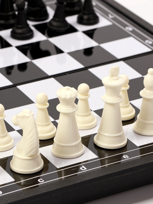 Шахматы магнитные 26 х 26 см, король h-4.6 см, d-1.9 см, доска и фигуры пластик Шахматы магнитные 26 х 26 см, король h-4.6 см, d-1.9 см, доска и фигуры пластик