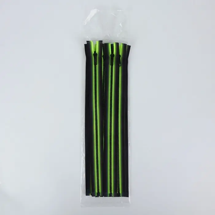 Молния «Трактор», №5, разъёмная, замок автомат, 35 см, зелёная, чёрная Молния «Трактор», №5, разъёмная, замок автомат, 35 см, зелёная, чёрная