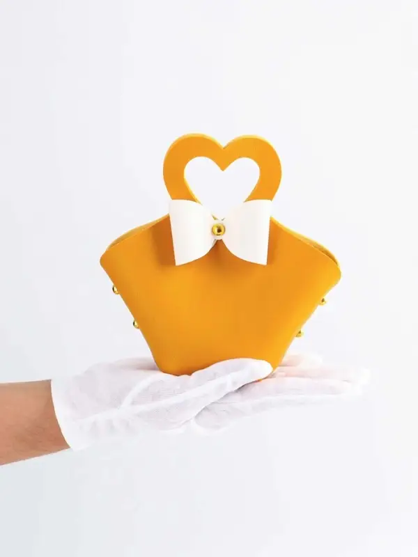 Кожанная подарочная сумочка 10,5 х 5 х 6 см желтая Кожанная подарочная сумочка 10,5 х 5 х 6 см желтая