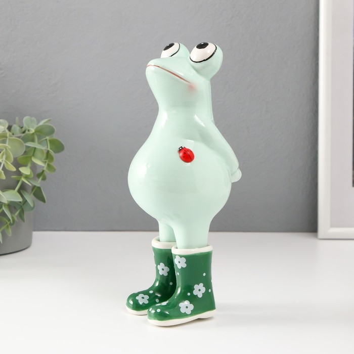 Сувенир керамика Сувенир керамика "Лягушонок в резиновых сапогах, с божьей коровкой" 11,2х8,2х22,2 см