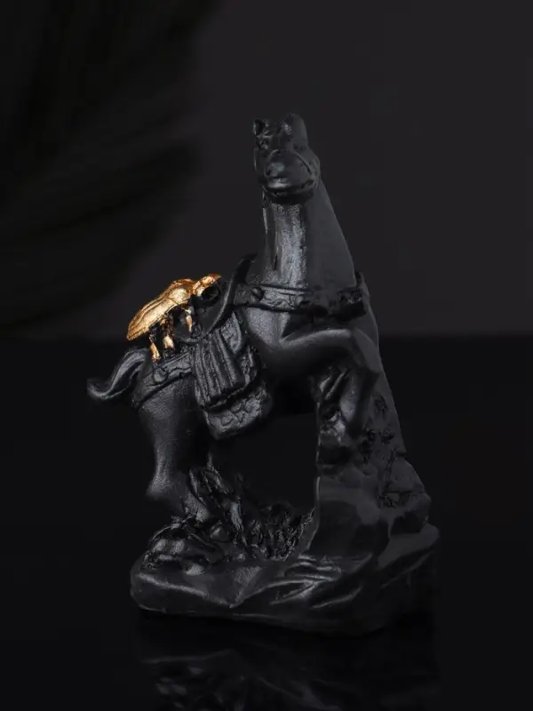 Фигура "Конь с мухой", 8х6х3 см, черный