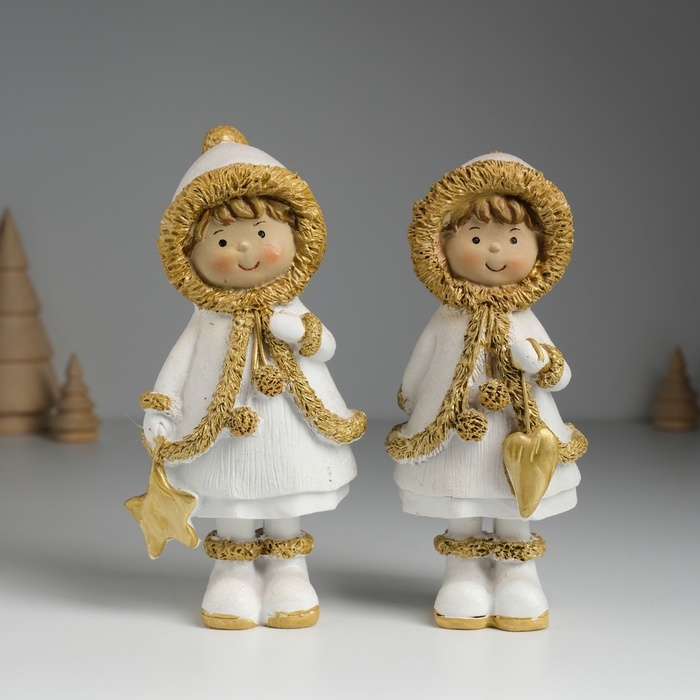 Сувенир полистоун  Сувенир полистоун "Малышка в белой шубке с золотым мехом" МИКС 7х5,5х16 см