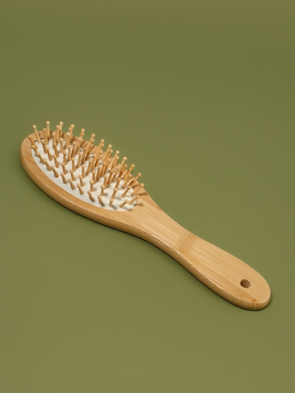 Расчёска массажная BAMBOO 23*6,5см бамбук/резина бел подвес/пакет QF