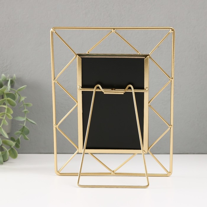 Фоторамка металл на 1 фото 10х15 см Фоторамка металл на 1 фото 10х15 см "Лофт. Треугольники" золото 18х1х22 см