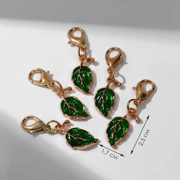 Шарм «Листочек», цвет зелёный в золоте Шарм «Листочек», цвет зелёный в золоте
