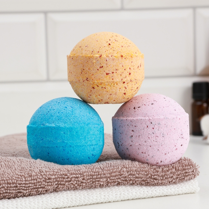 Набор бомбочек 3 шт в спайке Набор бомбочек 3 шт в спайке "Манго, Лаванда, Лазурная волна" по 110 г