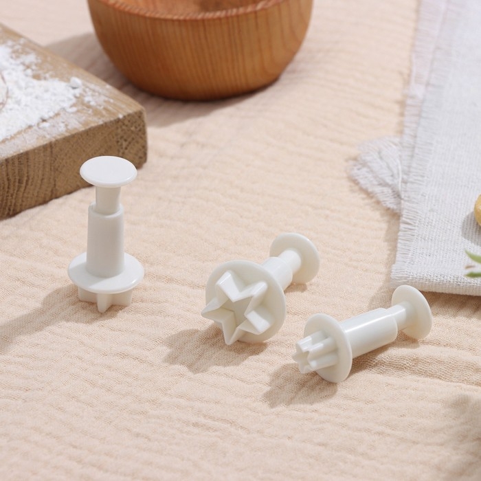 Набор плунжеров кондитерских Доляна «Звёздочка», 3 шт: d=2 см, d=2,2 см, d=2,5 см, цвет белый Набор плунжеров кондитерских Доляна «Звёздочка», 3 шт: d=2 см, d=2,2 см, d=2,5 см, цвет белый