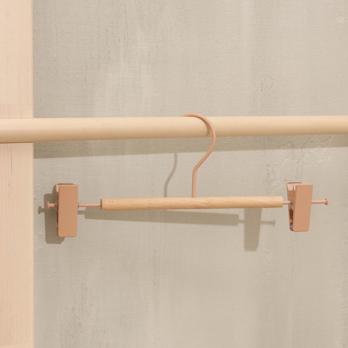 Вешалка для брюк и юбок LaDо́m Laconique, 28×11,5×2,8 см, с зажимами, цвет розовый Вешалка для брюк и юбок LaDо́m Laconique, 28×11,5×2,8 см, с зажимами, цвет розовый