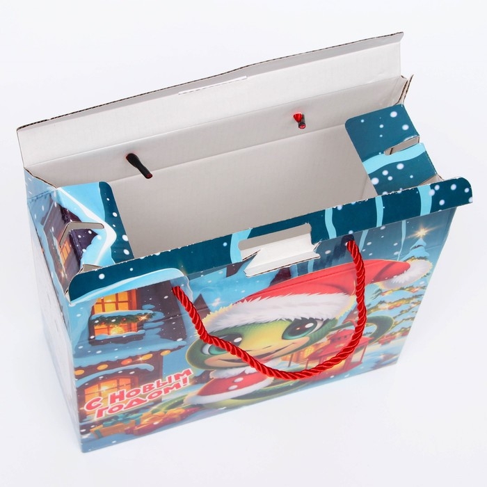 Новый год. Подарочная коробка новогодняя Питоша 23 х 10 х 22 см. Новый год. Подарочная коробка новогодняя Питоша 23 х 10 х 22 см.