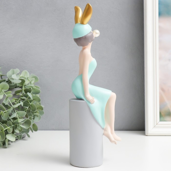 Сувенир полистоун  Сувенир полистоун "Девушка ушки зайки, с пузырём на колонне" МИКС 29х7х10 см